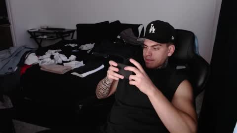 JAXX online show from December 17, 4:24 pm