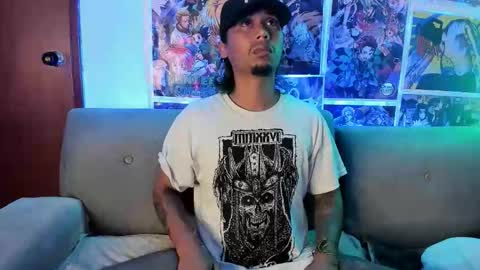 John carrie    Independent  Help me reach my goal 100 likes and 10000 followers  online show from January 17, 1:32 am