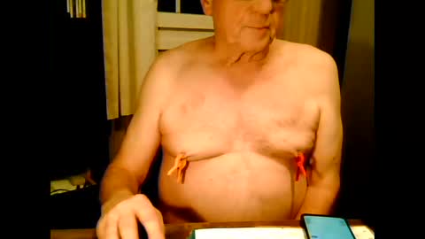 johnjohn6226 online show from December 17, 4:35 pm