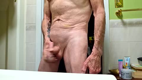 Snapshot of johnlong71 chatting on October 3, 9:50 am johnlong71 online show from October 3, 9:50 am