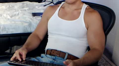 Johnnie Redd online show from August 5, 2:25 am