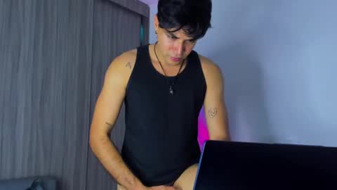 Snapshot of johnny_bravo777 chatting on February 6, 6:29 am johnny_bravo777 online show from February 6, 6:29 am