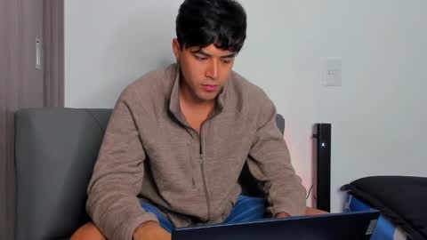Snapshot of johnny_bravo777 chatting on February 11, 4:55 am johnny_bravo777 online show from February 11, 4:55 am