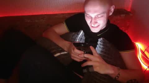 Snapshot of johnny_positive chatting on February 9, 5:33 pm Johnny online show from February 9, 5:33 pm