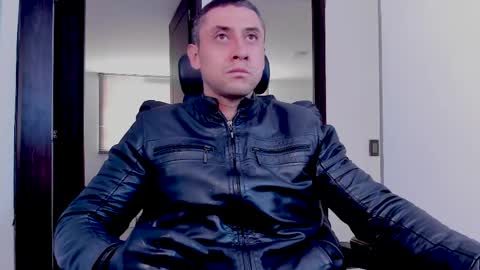 Snapshot of johnny_seens1 chatting on June 8, 12:27 pm Johnny online show from June 8, 12:27 pm