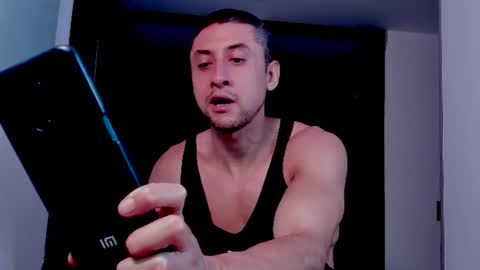 Snapshot of johnny_seens1 chatting on June 12, 2:43 am Johnny online show from June 12, 2:43 am