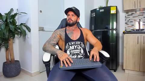 Snapshot of johnnygrayson_ chatting on November 28, 11:18 pm JOHNNY online show from November 28, 11:18 pm