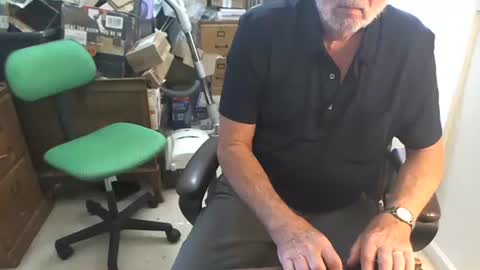 Snapshot of johnnys110153 chatting on November 1, 5:37 pm johnnys110153 online show from November 1, 5:37 pm