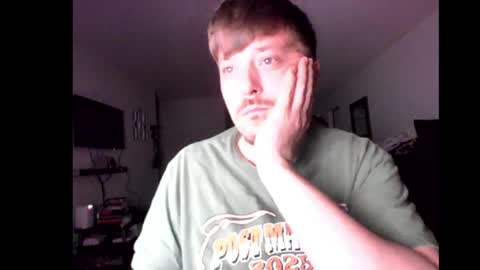 Snapshot of johnson1995764958 chatting on May 27, 6:21 am johnson1995764958 online show from May 27, 6:21 am