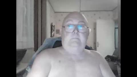 Snapshot of jojo60000529566 chatting on April 23, 4:24 am jojo60000529566 online show from April 23, 4:24 am