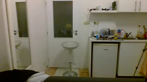 Snapshot of jolanci chatting on December 13, 11:43 pm Silvania online show from December 13, 11:43 pm