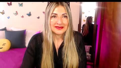 Jolie Mature online show from November 7, 8:09 pm