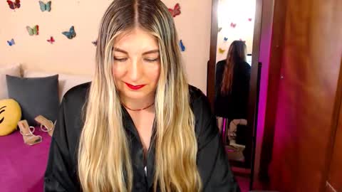 Jolie Mature online show from December 18, 8:15 pm