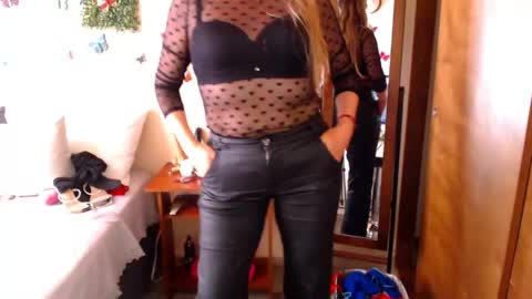 Snapshot of jolie_mature_ chatting on May 8, 7:41 pm Jolie Mature online show from May 8, 7:41 pm