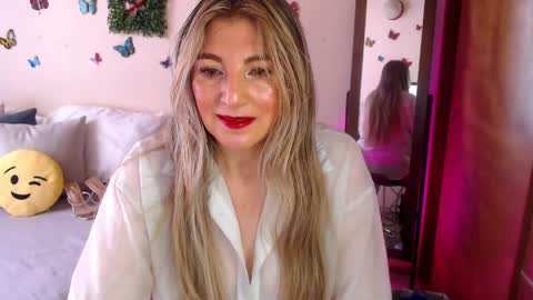Snapshot of jolie_mature_ chatting on May 9, 8:03 pm Jolie Mature online show from May 9, 8:03 pm