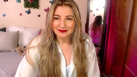 Snapshot of jolie_mature_ chatting on May 11, 9:45 pm Jolie Mature online show from May 11, 9:45 pm