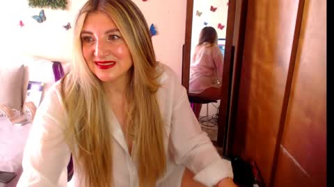 Snapshot of jolie_mature_ chatting on June 3, 9:09 pm Jolie Mature online show from June 3, 9:09 pm