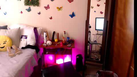 Snapshot of jolie_mature_ chatting on June 6, 7:29 pm Jolie Mature online show from June 6, 7:29 pm