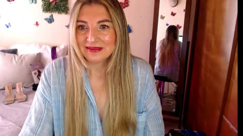Snapshot of jolie_mature_ chatting on June 8, 7:14 pm Jolie Mature online show from June 8, 7:14 pm