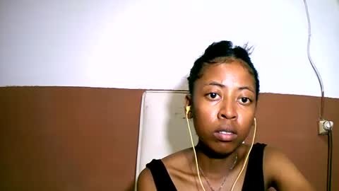 Snapshot of joliekah27 chatting on February 12, 1:09 am joliekah27 online show from February 12, 1:09 am