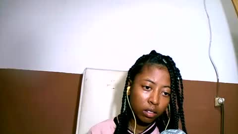 Snapshot of joliekah27 chatting on February 16, 1:58 am joliekah27 online show from February 16, 1:58 am