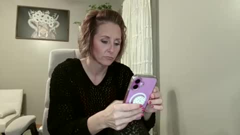 Snapshot of joliexx41 chatting on November 22, 2:43 am Jolie online show from November 22, 2:43 am