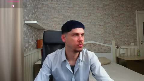 Snapshot of jonahshaw chatting on May 11, 4:51 am JonahShaw online show from May 11, 4:51 am