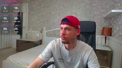 Snapshot of jonahshaw chatting on May 16, 5:15 am JonahShaw online show from May 16, 5:15 am