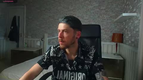 Snapshot of jonahshaw chatting on May 31, 4:31 am JonahShaw online show from May 31, 4:31 am