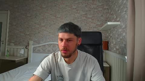 Snapshot of jonahshaw chatting on June 1, 4:14 am JonahShaw online show from June 1, 4:14 am