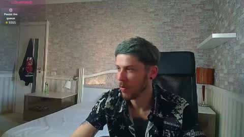 Snapshot of jonahshaw chatting on June 4, 4:07 am JonahShaw online show from June 4, 4:07 am