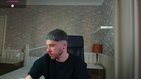 Snapshot of jonahshaw chatting on June 5, 4:19 am JonahShaw online show from June 5, 4:19 am