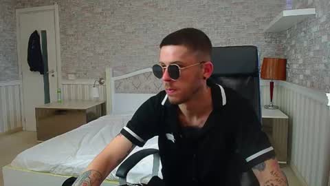 JonahShaw online show from June 24, 4:11 am