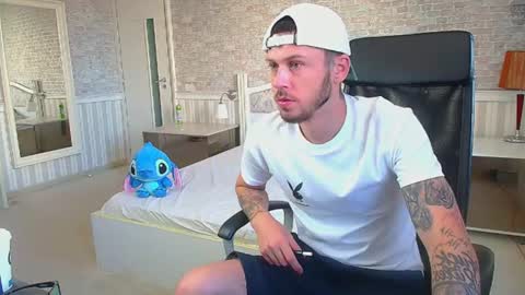 JonahShaw online show from July 14, 4:17 am