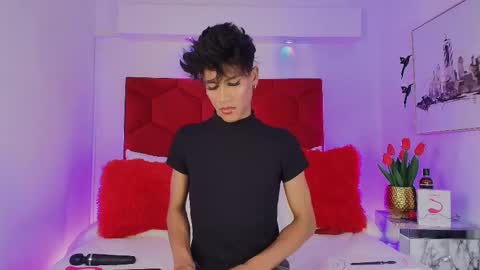 Snapshot of jonas_hiill chatting on October 2, 1:29 pm Jonas  online show from October 2, 1:29 pm