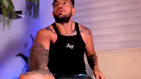 Snapshot of jonathan_rivers chatting on February 12, 12:22 pm Jonathan RiversNew online show from February 12, 12:22 pm