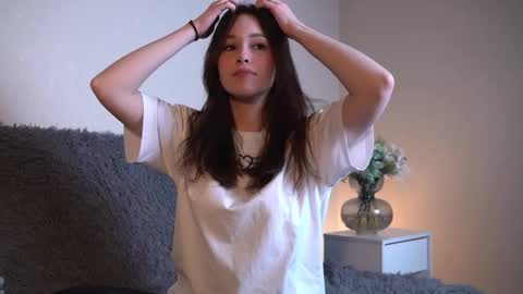 Snapshot of jonatomon chatting on December 22, 11:02 pm Sweety sweet Hanna online show from December 22, 11:02 pm