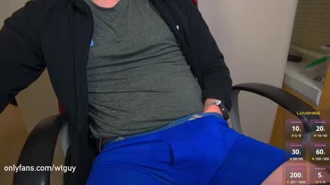 Snapshot of joneszy145 chatting on February 19, 4:12 am WhteGuy online show from February 19, 4:12 am