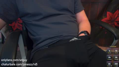 Snapshot of joneszy145 chatting on April 1, 3:07 am WhteGuy online show from April 1, 3:07 am