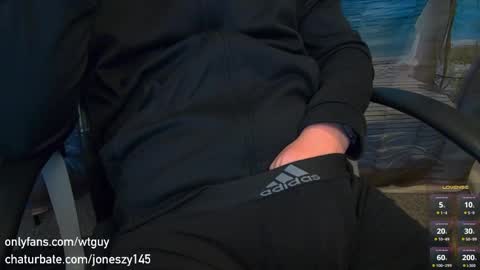 Snapshot of joneszy145 chatting on May 7, 3:45 am WhteGuy online show from May 7, 3:45 am