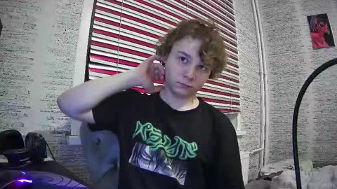 Snapshot of jonnymyloka chatting on December 24, 11:33 pm JONNY online show from December 24, 11:33 pm