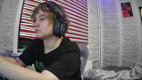 Snapshot of jonnymyloka chatting on December 29, 1:56 am JONNY online show from December 29, 1:56 am