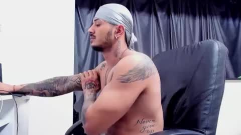 Snapshot of jonnyporn1 chatting on December 29, 3:11 am jonnyporn1 online show from December 29, 3:11 am