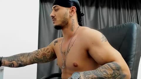 Snapshot of jonnyporn1 chatting on January 5, 3:23 pm jonnyporn1 online show from January 5, 3:23 pm