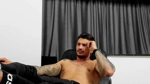 Snapshot of jonnyporn1 chatting on January 17, 3:12 am jonnyporn1 online show from January 17, 3:12 am