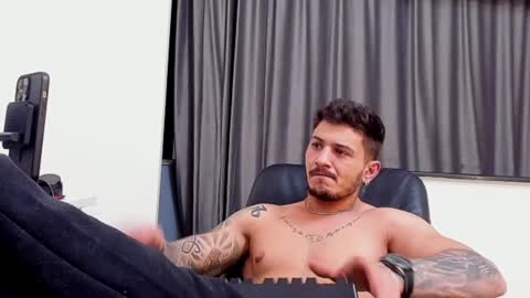 Snapshot of jonnyporn1 chatting on January 27, 1:48 am jonnyporn1 online show from January 27, 1:48 am