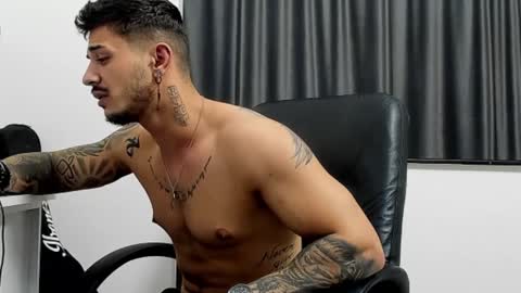 Snapshot of jonnyporn1 chatting on February 3, 3:20 am jonnyporn1 online show from February 3, 3:20 am