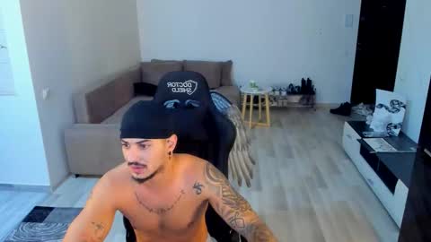 Snapshot of jonnyporn1 chatting on October 17, 6:05 am jonnyporn1 online show from October 17, 6:05 am