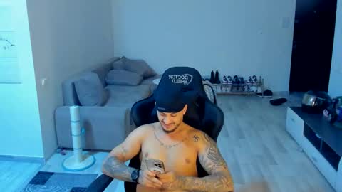 Snapshot of jonnyporn1 chatting on November 4, 10:42 pm jonnyporn1 online show from November 4, 10:42 pm