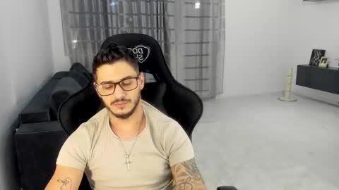 jonnyporn1 online show from February 19, 9:44 pm